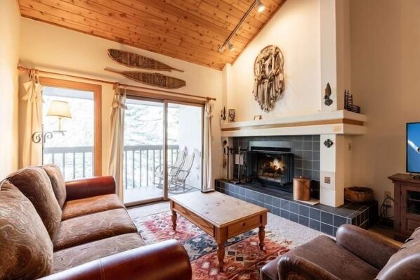 Condo, 2 Bedrooms | Living room | Fireplace