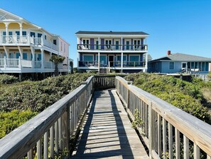 Maison, 5 chambres | Balcon