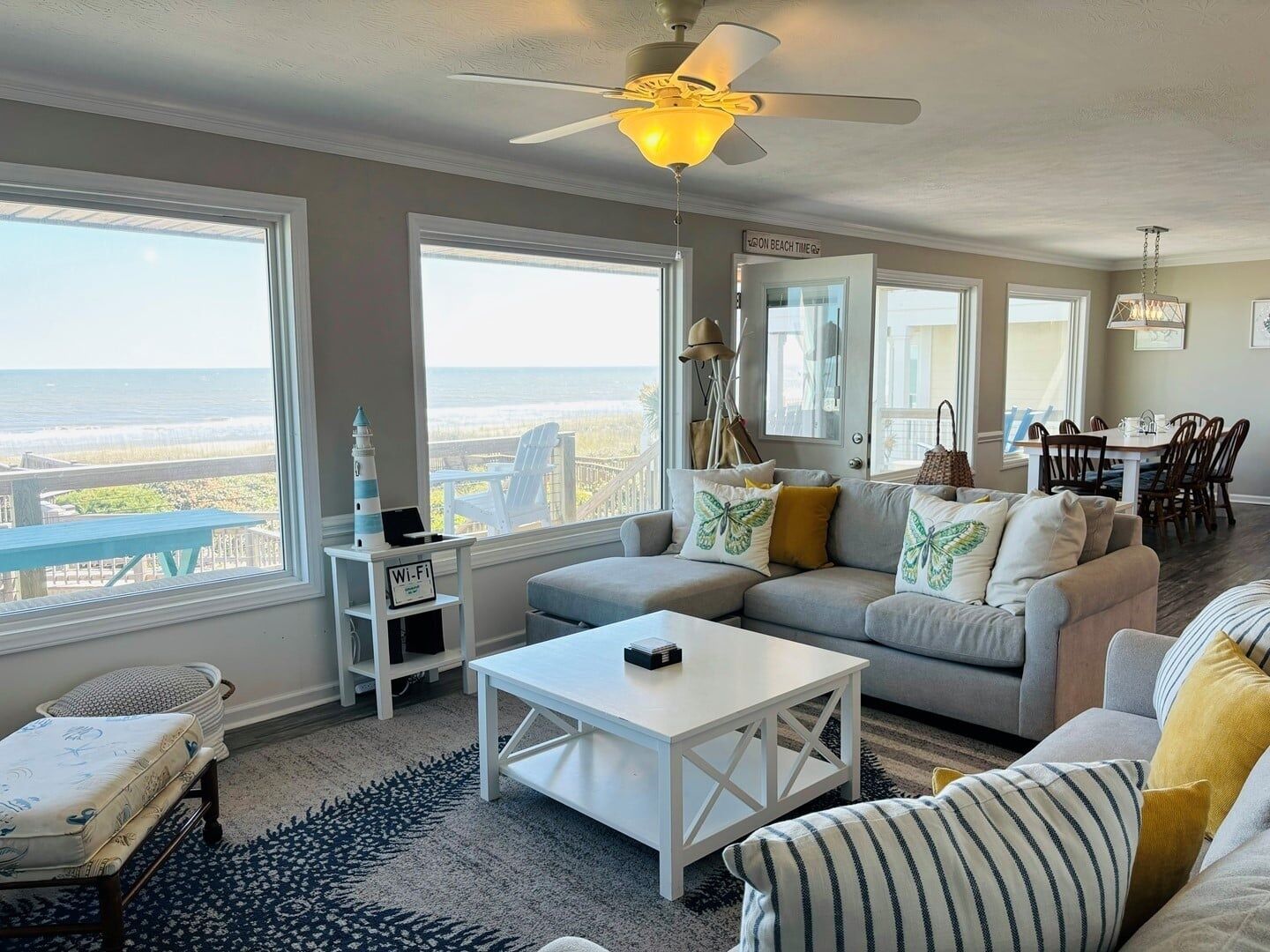 House, 5 Bedrooms | Living area