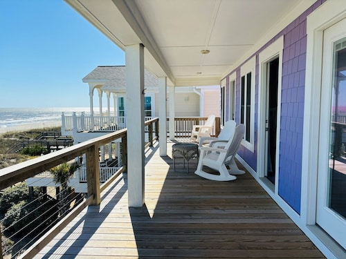 Nothin But Nett 5 Bedroom Home by RedAwning