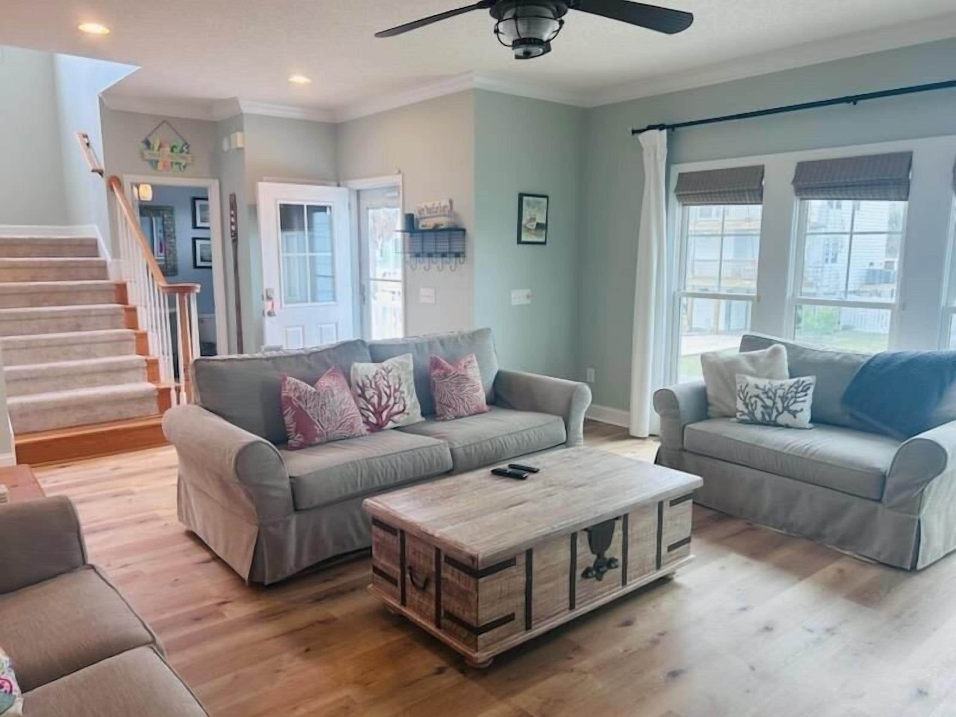 House, 3 Bedrooms | Living area | TV