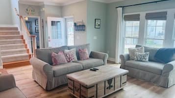 House, 3 Bedrooms | Living area | TV