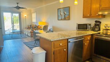 House, 2 Bedrooms | Private kitchen | Fridge, oven, stovetop, coffee/tea maker