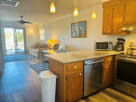 House, 1 Bedroom | Private kitchen | Coffee/tea maker, fridge, oven, stovetop