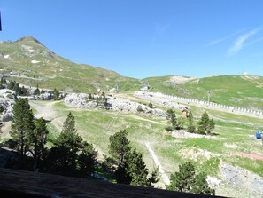 View from property - Arette: 4-person apt. at the slope base with balcony, parking, elevator (Arette)