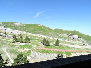 View from property - Arette: 4-person apt. at the slope base with balcony, parking, elevator (Arette)