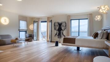 Peralatan tempat tidur premium, bar mini, peti besi dalam bilik, meja