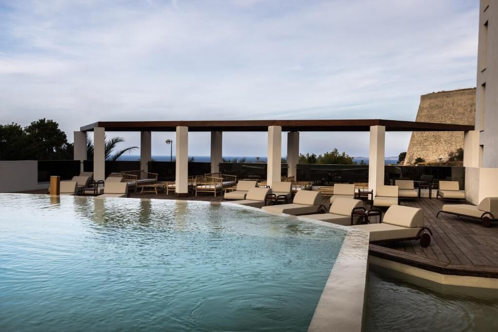 Außenpool (je nach Saison geöffnet)