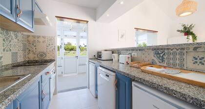 Luxurious A2 in a small complex with communal heated pool 100m from the sea