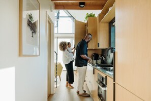 Fridge, microwave, oven, stovetop - White Rock at Live Oak Lake | Modern Cabin (Lacy Lakeview)