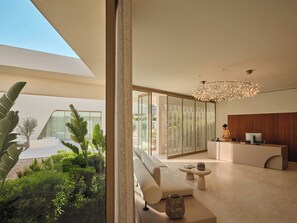 Couples treatment room(s), sauna, hot tub, steam room, body treatments - NOŪS Santorini (Santorini)