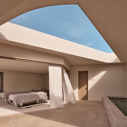 Couples treatment rooms, sauna, hot tub, steam room, body treatments