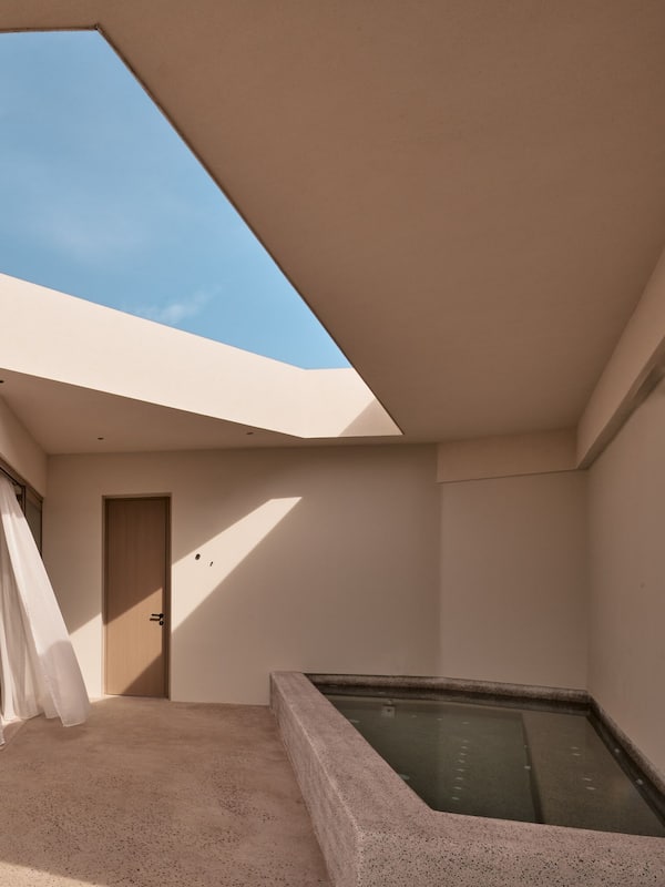 Couples treatment rooms, sauna, hot tub, steam room, body treatments