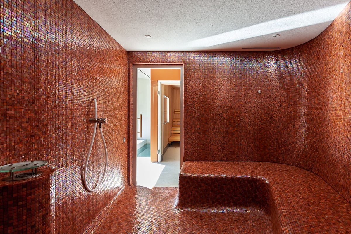 couples treatment room(s), sauna, hot tub, steam room, body treatments