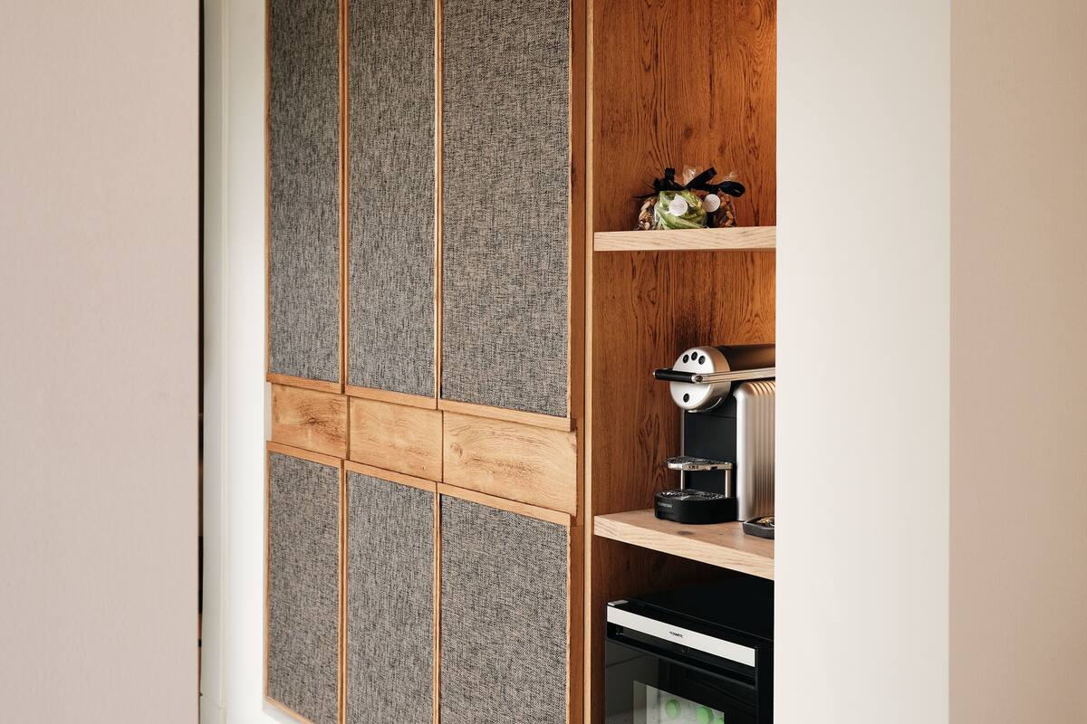 harmonia junior balcony suite | wardrobe