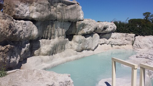 "Domus Parva"  Deliziosa casa nel bosco, con giardino, vicino al Lago di Bolsena