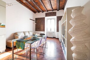 Dining - GuestHost - NEW! APT close to P.TA ROMANA & Bocconi University (Milano)