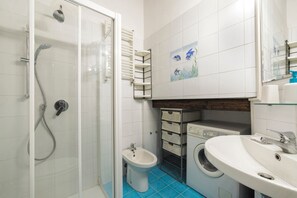 Shower, hair dryer, bidet - GuestHost - NEW! APT close to P.TA ROMANA & Bocconi University (Milano)