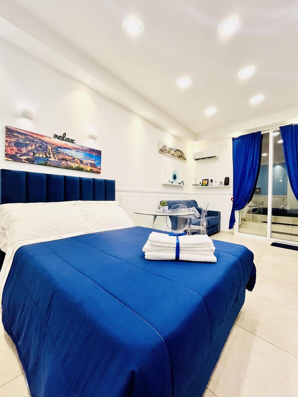 Apartment | 1 bedroom, iron/ironing board, free WiFi, bed sheets - Donn'anna Naples City Center (Naples)