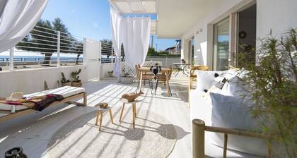 Vera's White Pearl Apartment