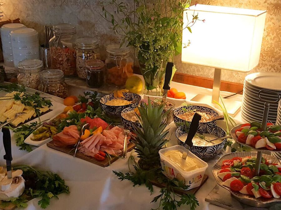 Daily buffet breakfast (EUR 19.5 per person)