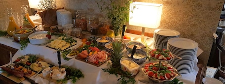 Daily buffet breakfast (EUR 19.5 per person)