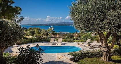 Villa Mariliza, ÎčΎαΜÎčÎșÎź ΔÏÎčλογΟ ÎłÎčα Μα αÏοΎÏÎŹ...