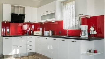 雪櫃、微波爐、焗爐、爐具