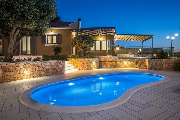 Pool - Villa Mariliza, ιδανική επιλογή για να αποδρά... (Argostoli)