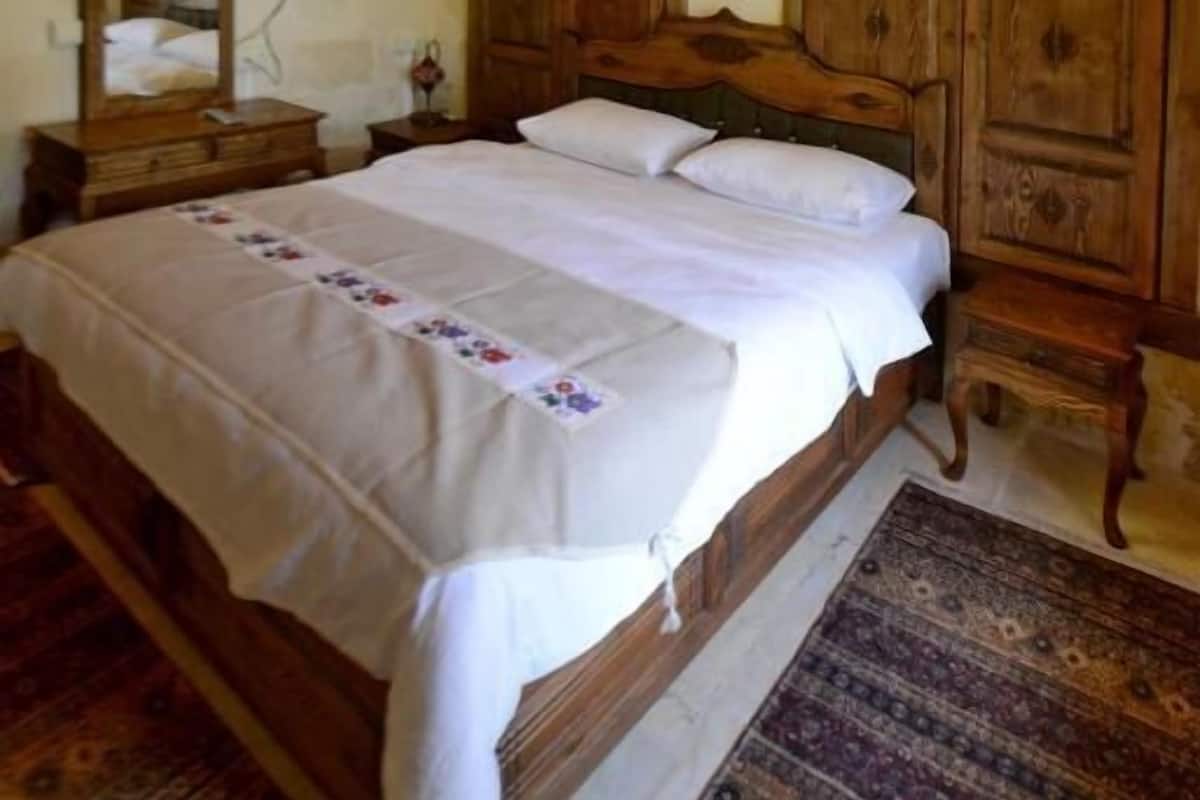 Kamar Double Comfort | Seprai katun Mesir, seprai premium, dan selimut bulu angsa