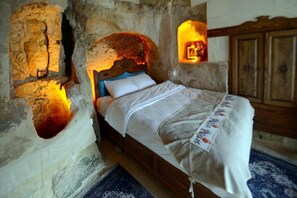 Egyptian cotton sheets, premium bedding, down duvets, free minibar items - Turkmen Konagi Halfeti Butik Otel (Halfeti)