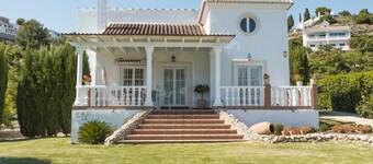 Special villa for relaxation and reading. Oh and with barbecue and pool