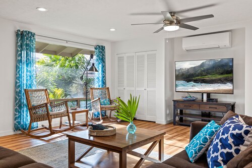 Perfect Family Beach House. Walk out gate to Amazing Beach.