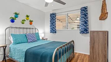 4 bedrooms, desk, iron/ironing board, travel crib