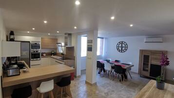 Fridge, microwave, oven, stovetop