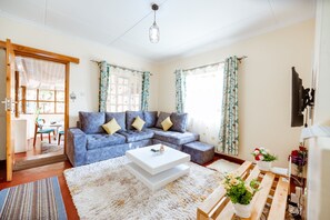 Living area - The luxurious 1bedroom with a lounge (Naivasha)