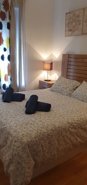 1 habitación, tabla de planchar con plancha, wifi y ropa de cama 