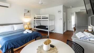 1 Schlafzimmer, Bügeleisen/Bügelbrett, kostenloses WLAN, Bettwäsche