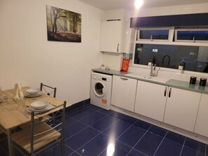 Réfrigérateur, micro-ondes, four, lave-vaisselle