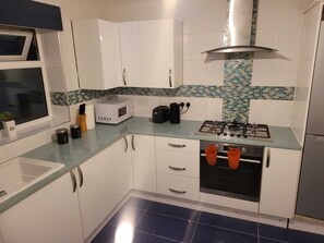 Réfrigérateur, micro-ondes, four, lave-vaisselle