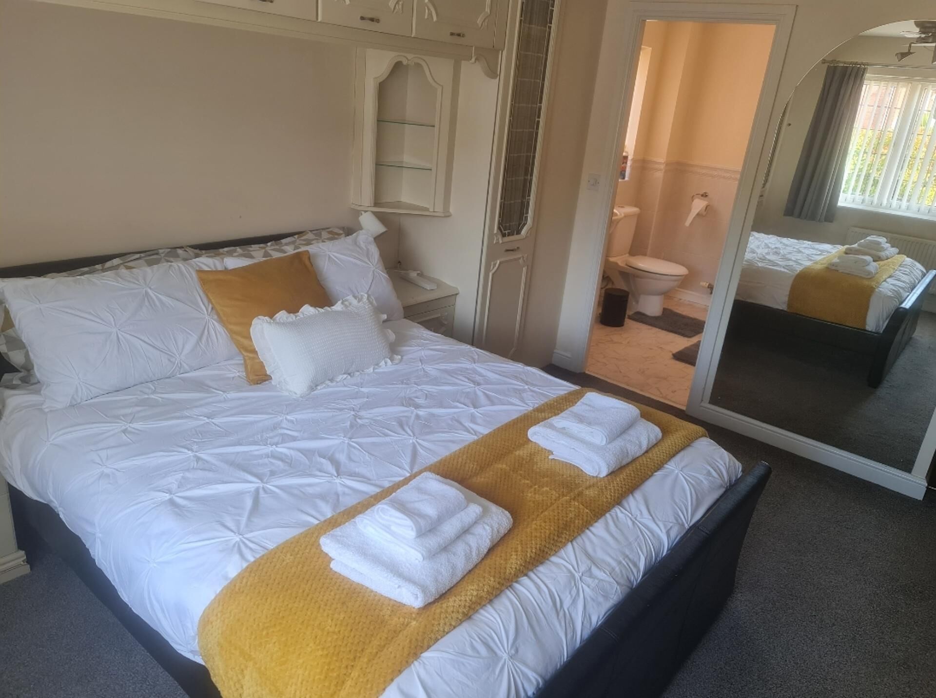 House | 4 bedrooms, iron/ironing board, free WiFi, bed sheets