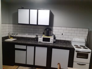 Fridge, microwave, oven, stovetop - Premier Luxury 1-bed Apartment in Cape Town (Cape Town)