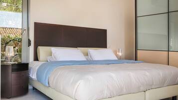3 bedrooms, iron/ironing board, travel crib, free WiFi