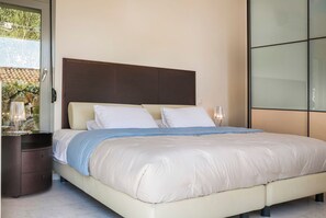 3 bedrooms, iron/ironing board, travel cot, free WiFi