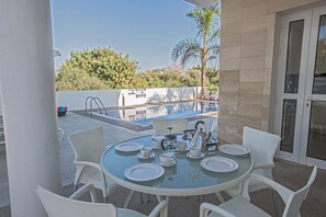 Outdoor dining - Protaras holiday villa - rentprivatevillas 145 (Protaras)