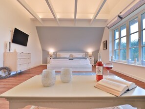 4 chambres, coffres-forts dans les chambres, fer et planche à repasser