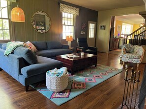 TV, fireplace - Great home on 5 acres less than 8 miles from Augusta National (Evans)