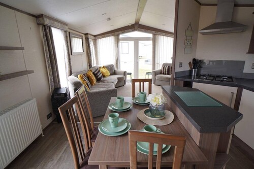 Pets Stay Free 8 Berth lux van Heacham Beach