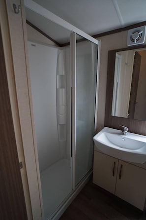 Bathroom - Pets Stay Free 8 Berth lux van Heacham Beach (King's Lynn)