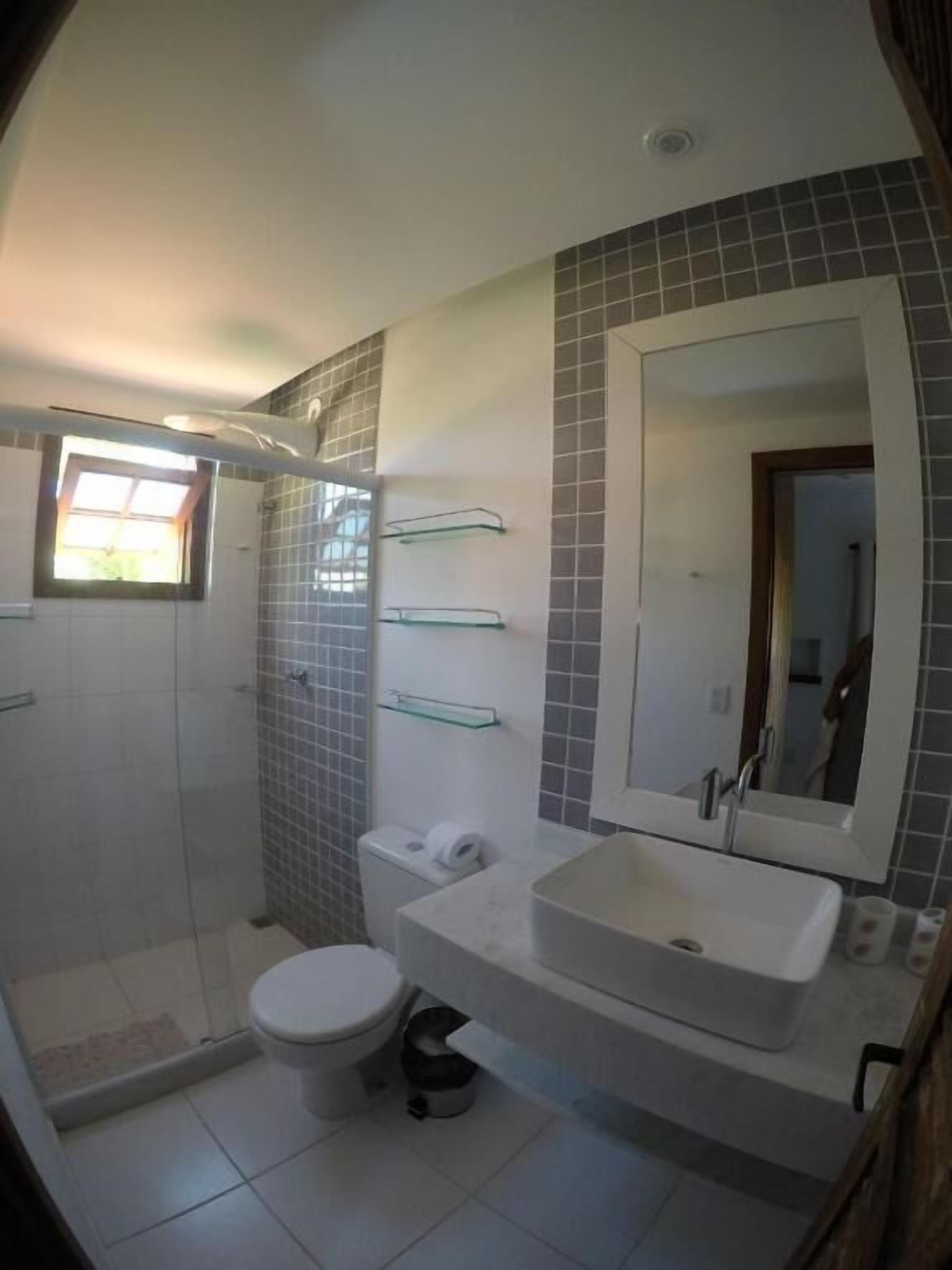 Quarto quádruplo | Banheiro | Banheira, toalhas de banho